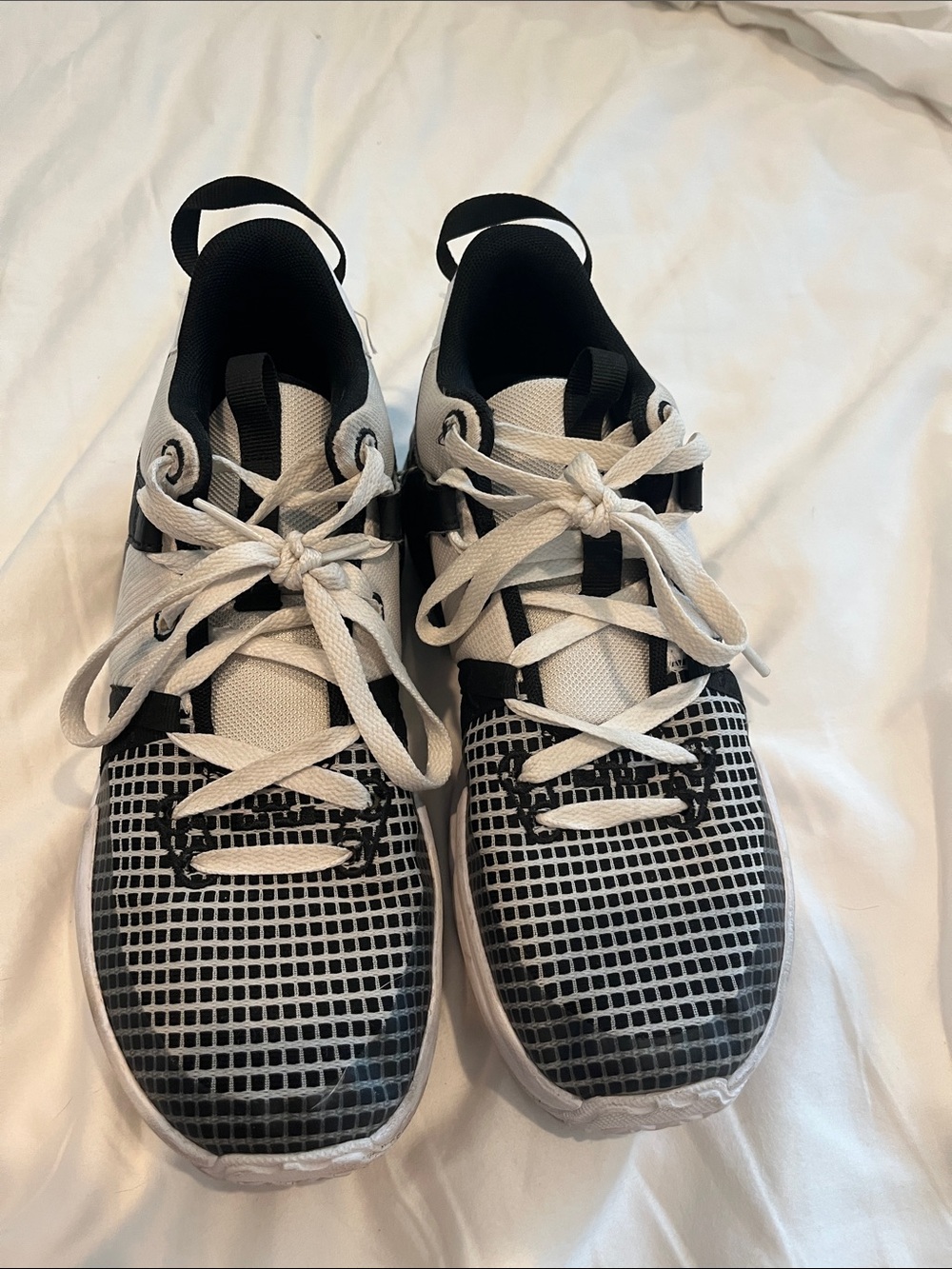 Youth basketball shoes unisex